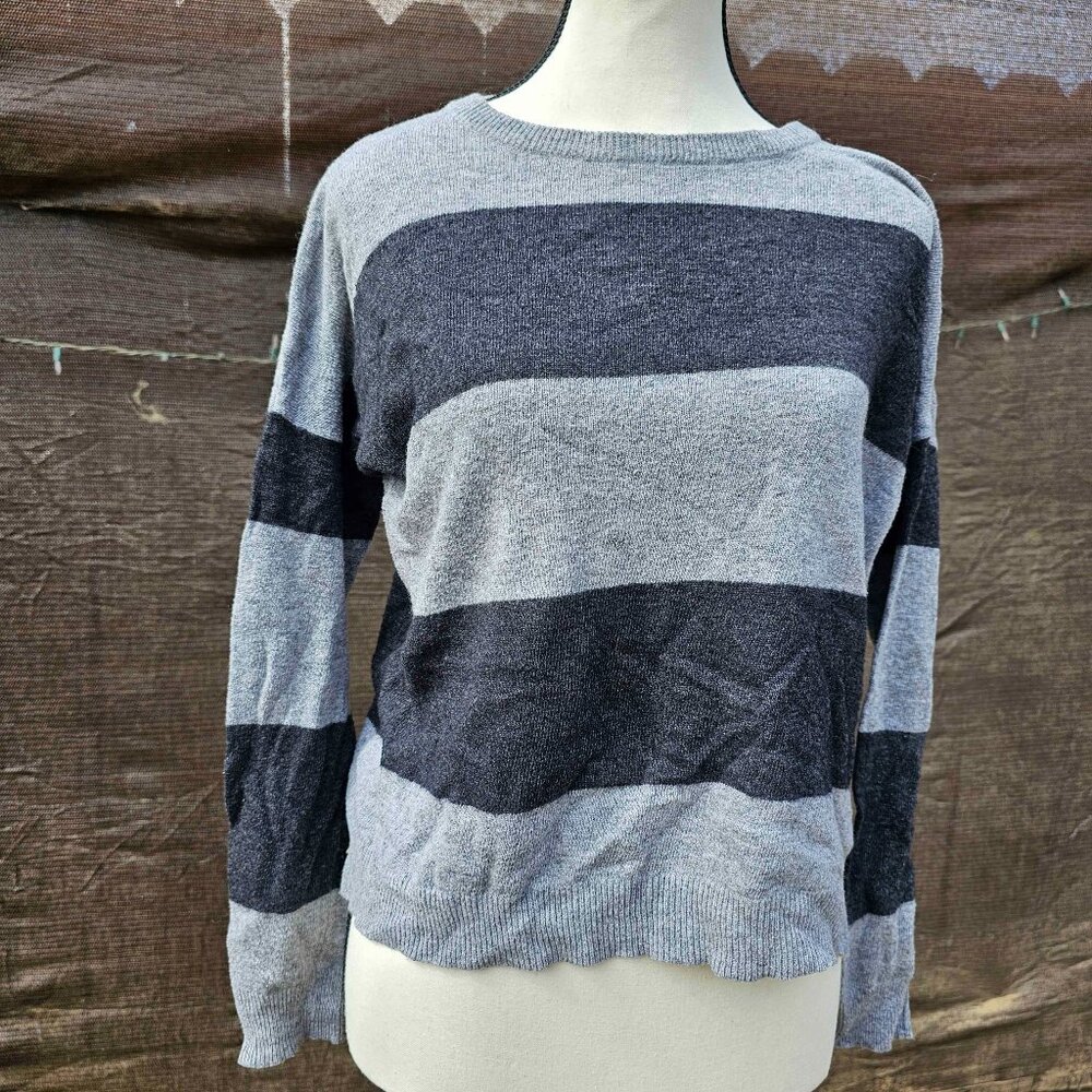 Forever 21 blue and grey stripped Sweater Medium